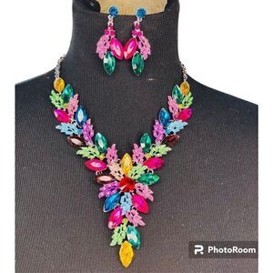 Fashion Jewelry Radiant Gemstone Statement Necklace Set with Earrings Multicolor
